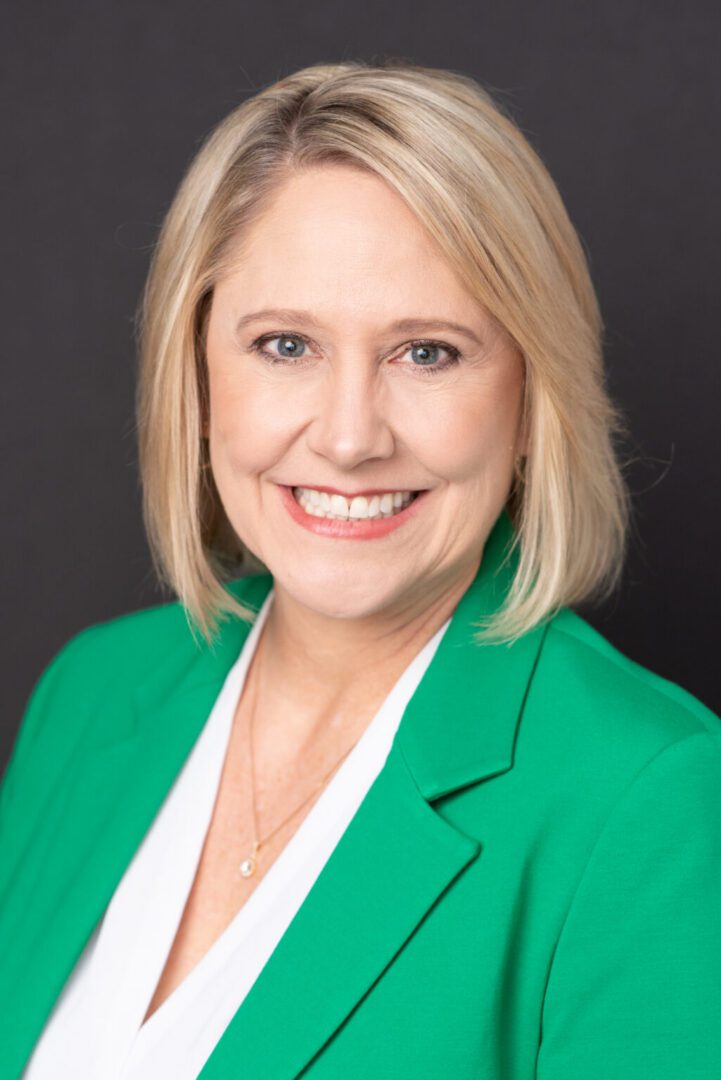 Portrait photo of Dawn Taylor